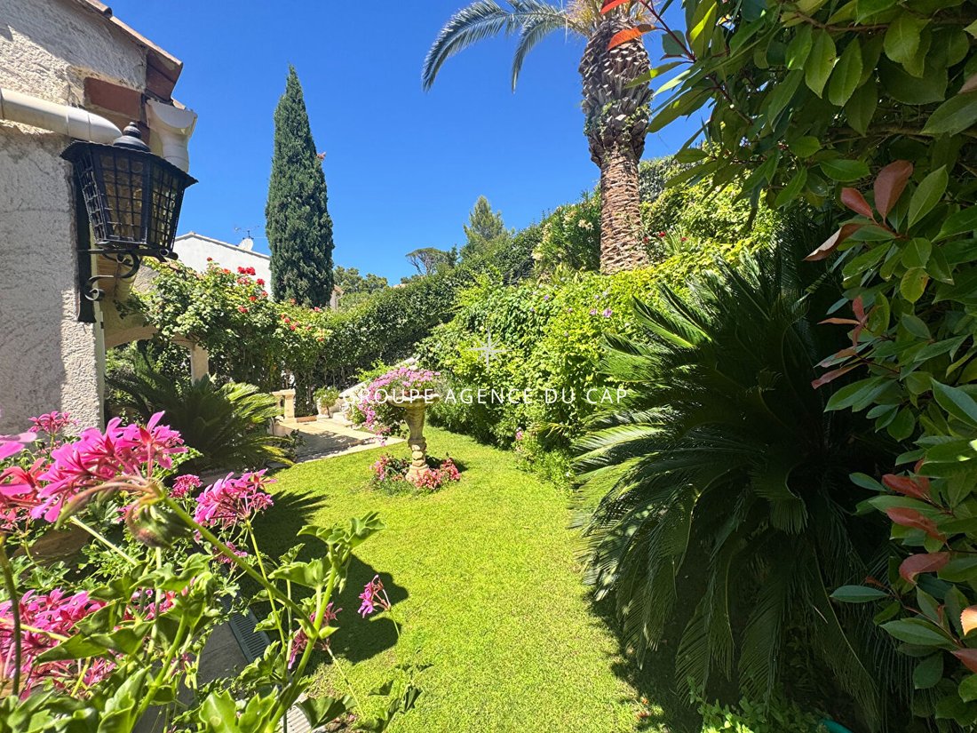 Villa in Le Dramont-Agay-Anthéor-Le Trayas, Saint-Raphaël, France 1 - 18182839