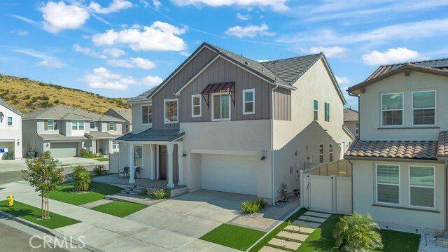 Santa Clarita, California, United States 2 - 18182389