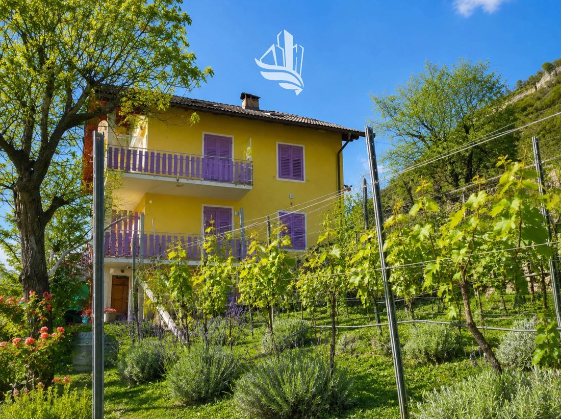 House in Tramin on the Wine Route / Tramin an der Weinstraße, Trentino – Alto Adige/Südtirol, Italy 1 - 18182725