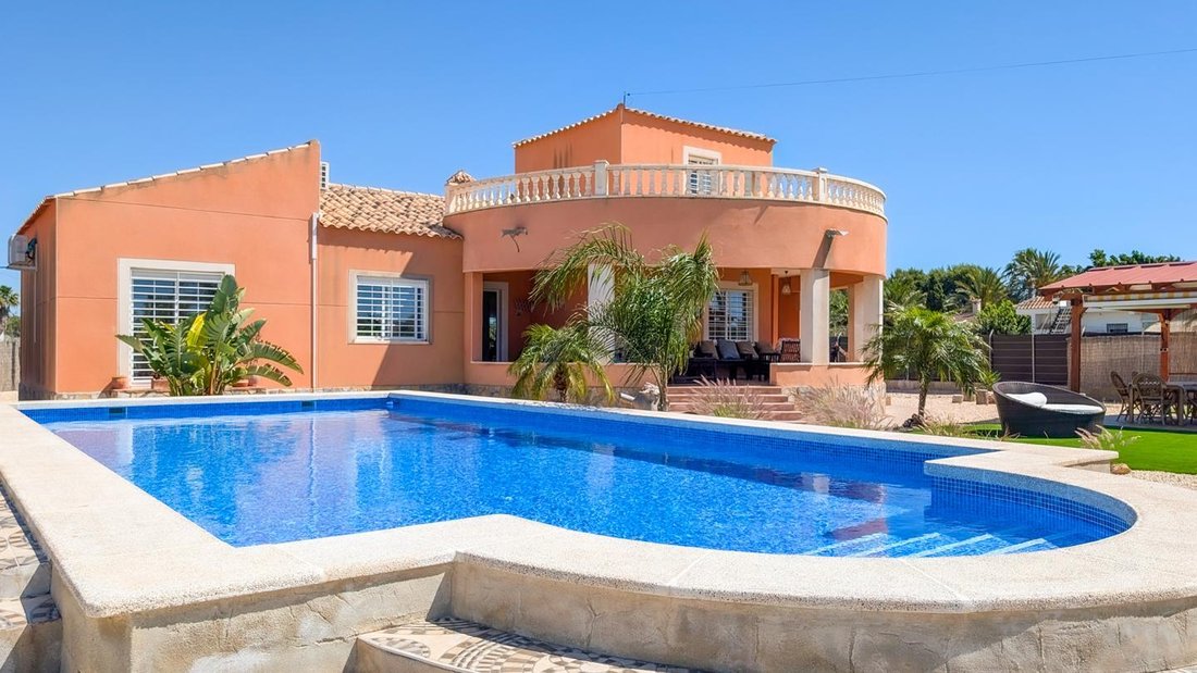 Villa in Elx / Elche, Valencian Community, Spain 1 - 18181658