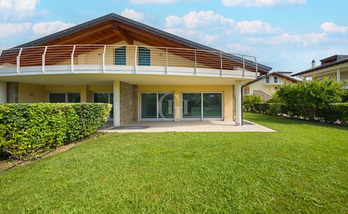 House in Colombare, Sirmione, Lombardy 1