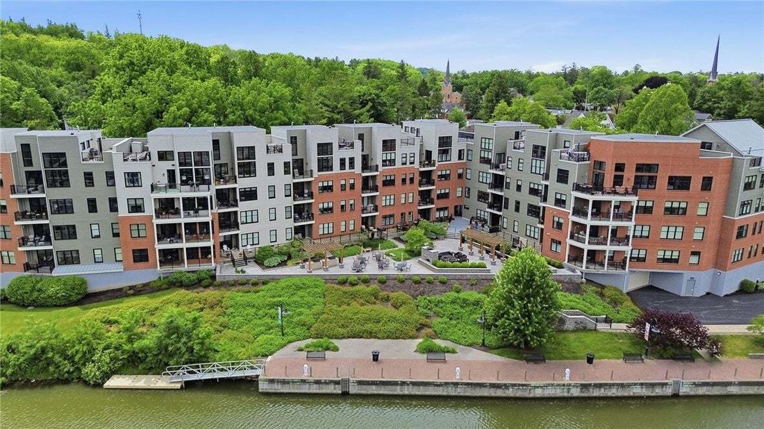 Condo in Fairport, New York, United States 1 - 18183290