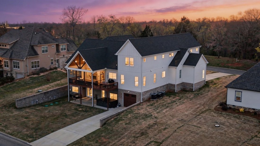 House in South Pittsburg, Tennessee, United States 3 - 18186072