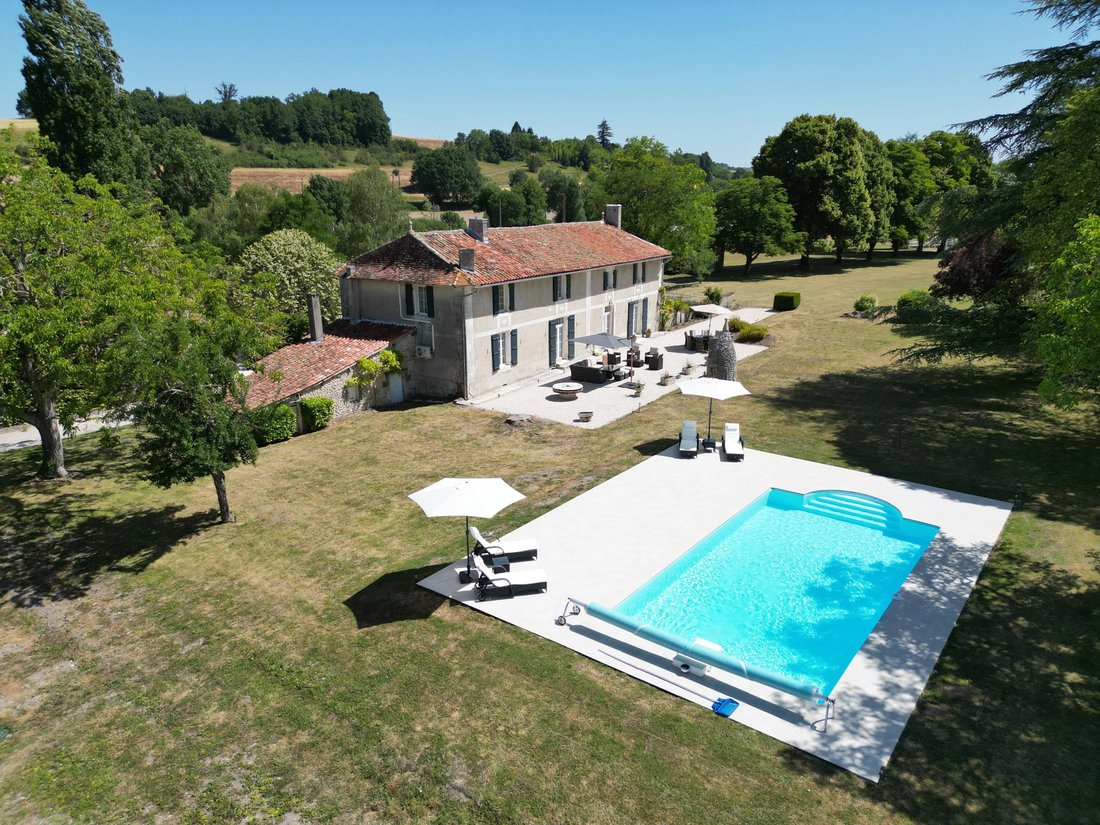 House in Blanzac-Porcheresse, Coteaux-du-Blanzacais, France 1 - 17043497