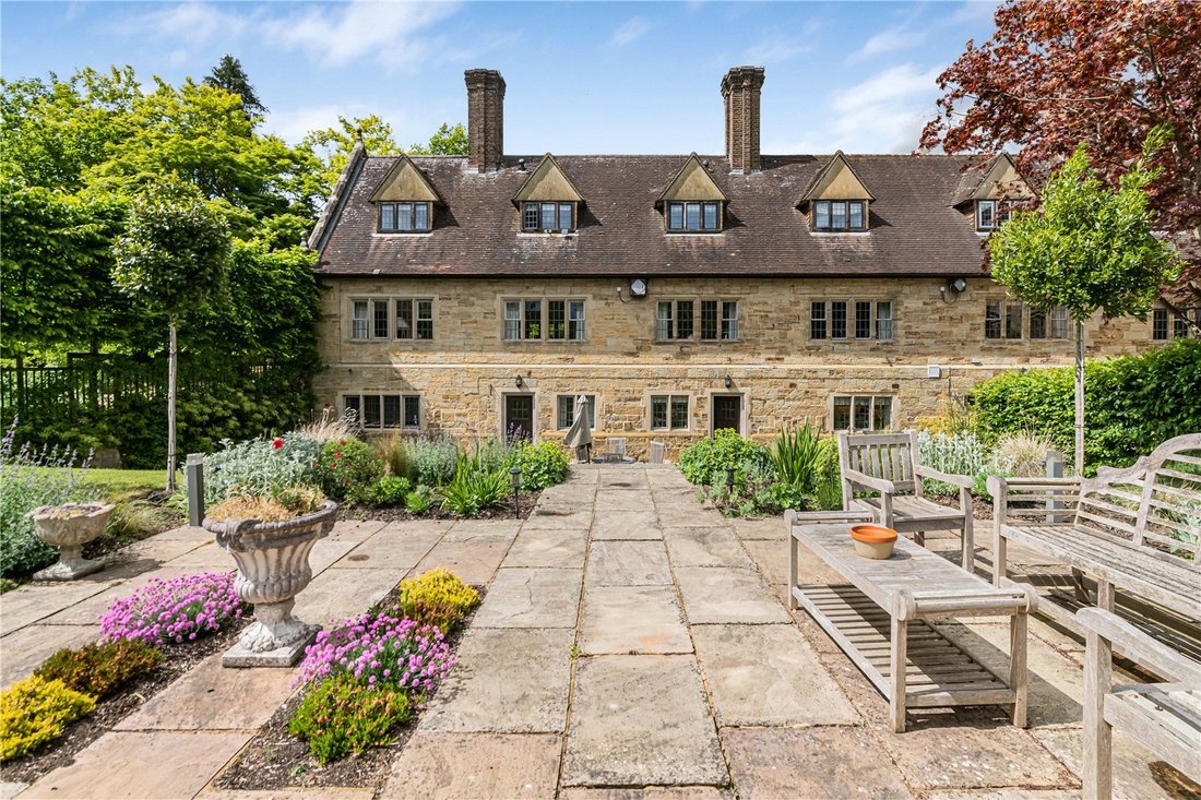 House in East Grinstead, England 2 - 18182278