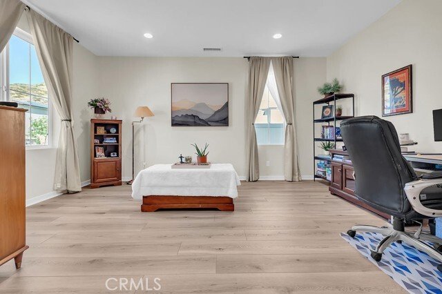 Santa Clarita, California, United States 5 - 18182389