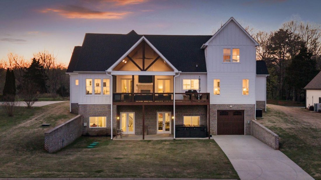 House in South Pittsburg, Tennessee, United States 2 - 18186072