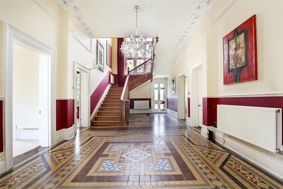 House in Lansdown, Cheltenham, England 2 - 18181626
