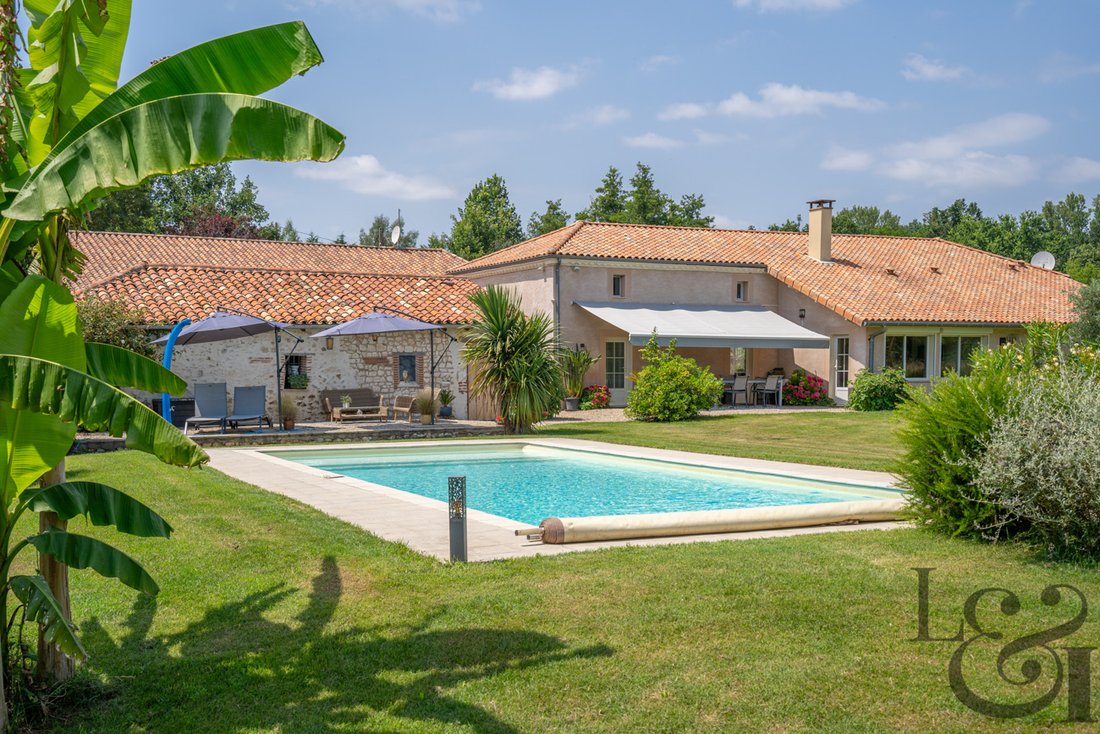 Villa in Penne-d'Agenais, Nouvelle-Aquitaine, France 1 - 18182824