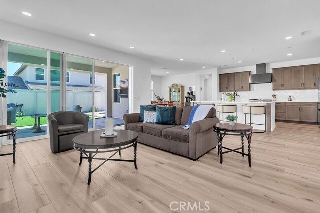Santa Clarita, California, United States 4 - 18182389