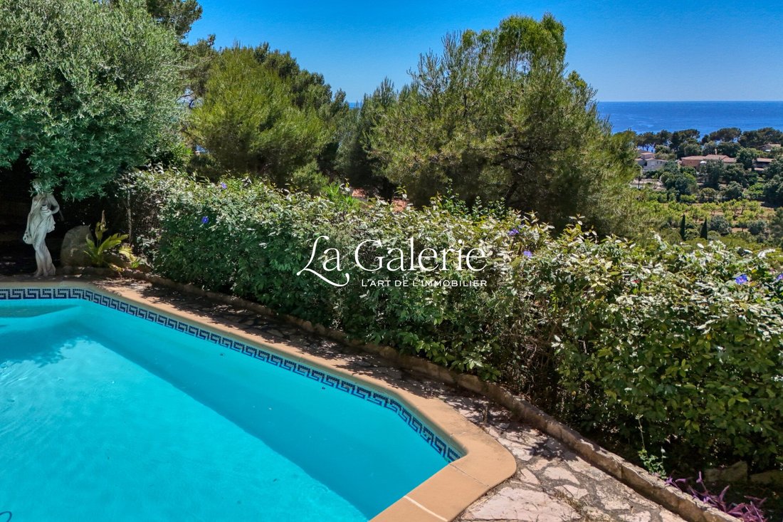 Villa in Hyeres, Provence-Alpes-Côte d'Azur, France 1 - 17815633