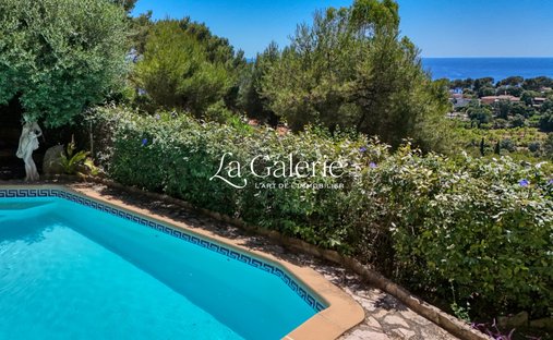 Villa in Hyeres, Provence-Alpes-Côte d'Azur, France 1