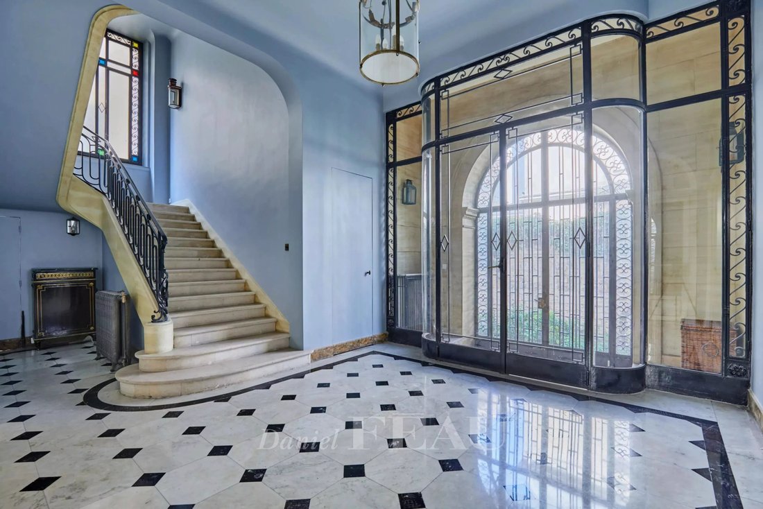 Estate in Neuilly-sur-Seine, Ile-de-France, France 1 - 18182623