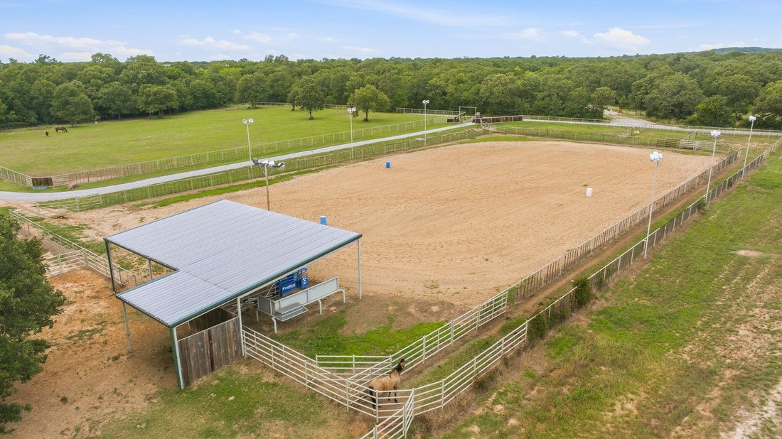 Farm Ranch in Weatherford, Texas, United States 3 - 18184421