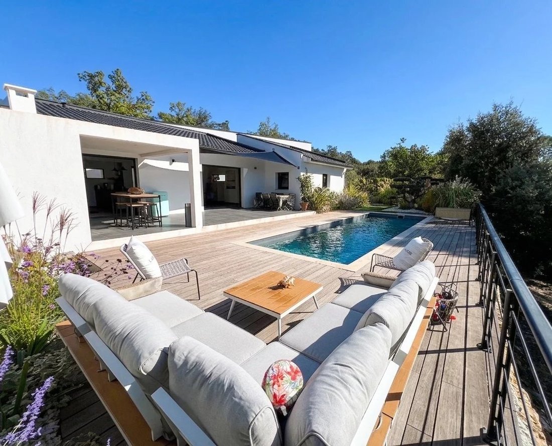 Villa in Brignoles, Provence-Alpes-Côte d'Azur, France 1 - 15345541