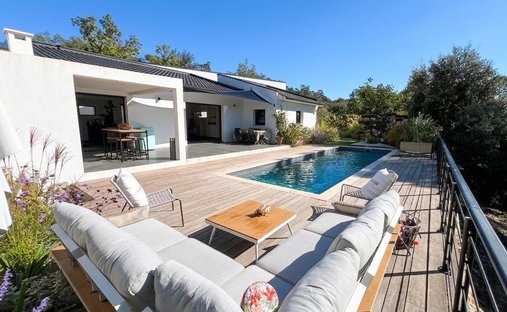 Villa in Brignoles, Provence-Alpes-Côte d'Azur, France 1
