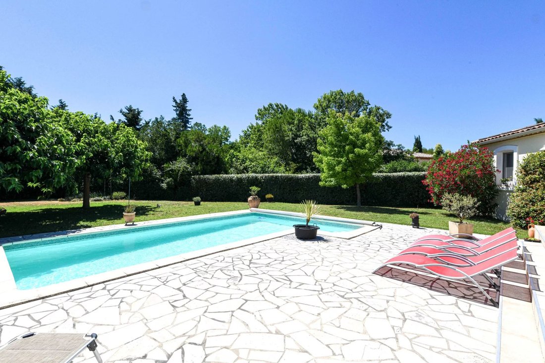 Estate in Uzès, Occitania, France 4 - 18184179