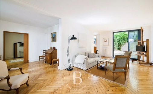 House in Mairie-Marne, Biarritz, France 1
