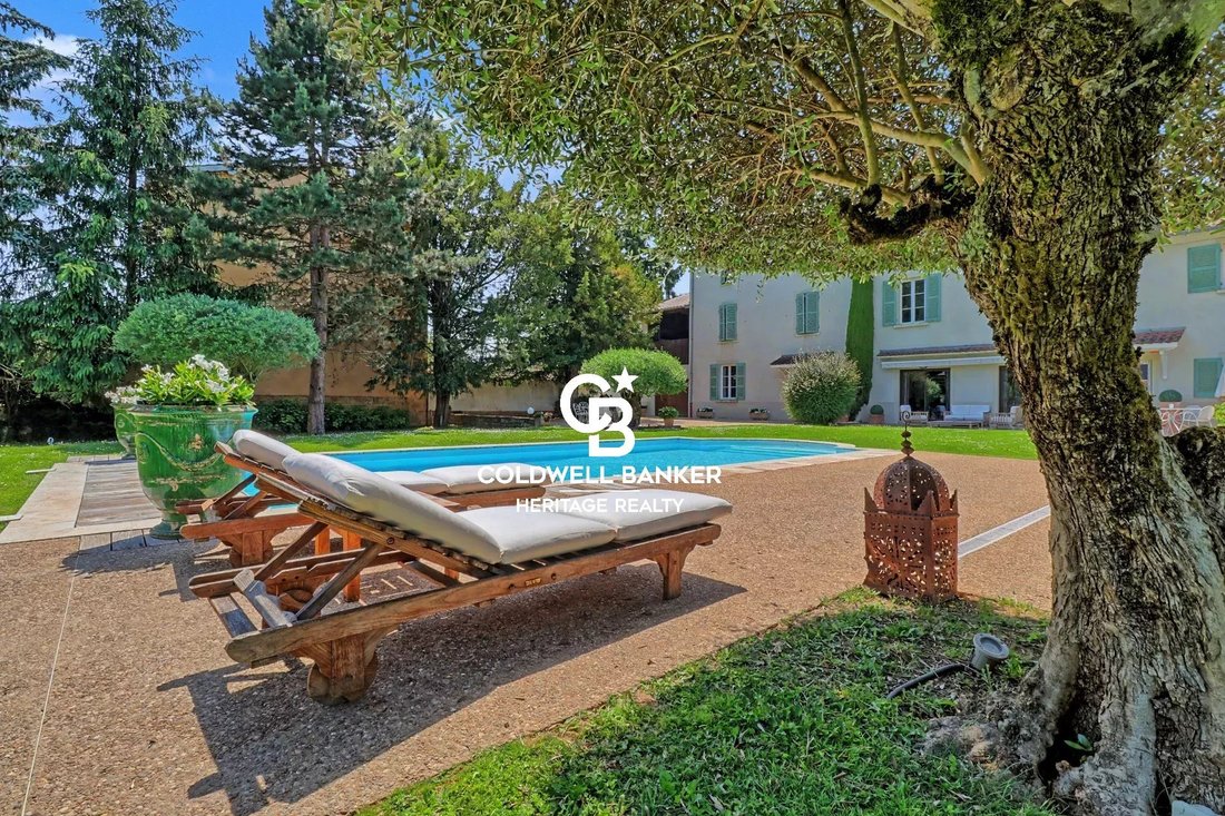 Estate in Collonges-au-Mont-d'Or, Auvergne-Rhône-Alpes, France 2 - 18185549