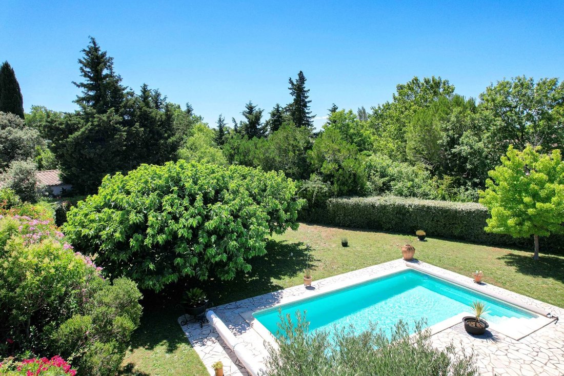Estate in Uzès, Occitania, France 1 - 18184179