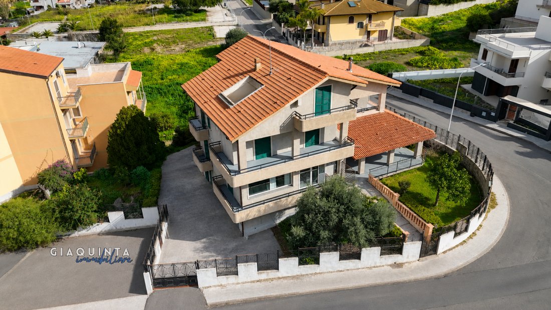 House in Mazzarrone, Sicily, Italy 5 - 18185630