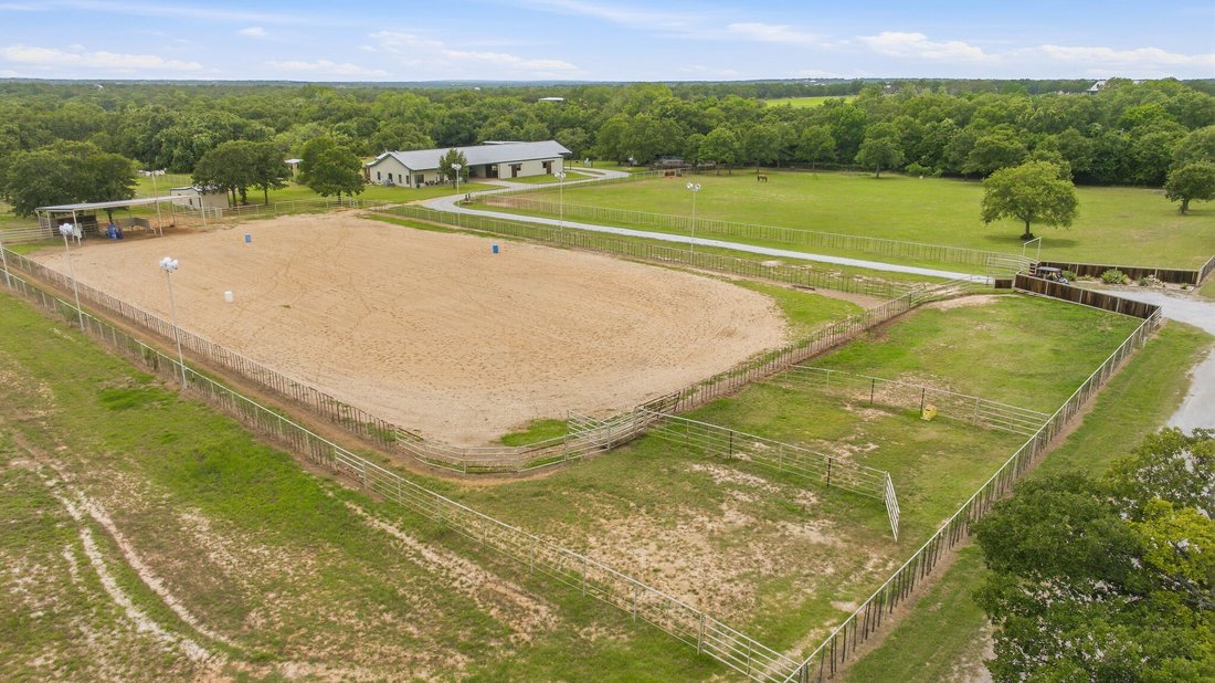 Farm Ranch in Weatherford, Texas, United States 2 - 18184421