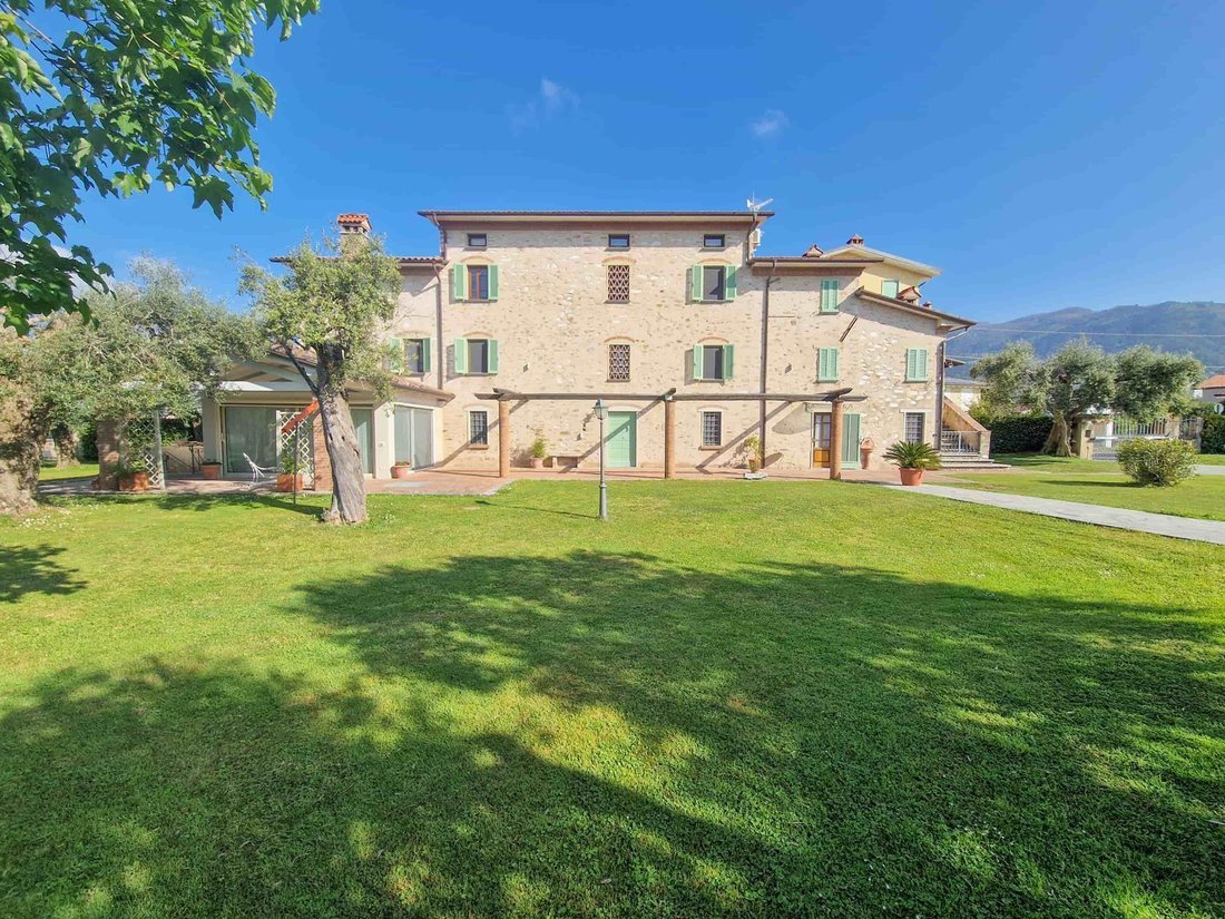 House in Strettoia-Capezzano-Valdicastello, Pietrasanta, Tuscany 1 - 18183965