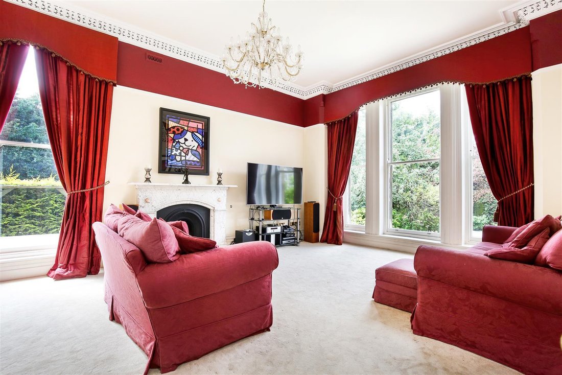 House in Lansdown, Cheltenham, England 3 - 18181626