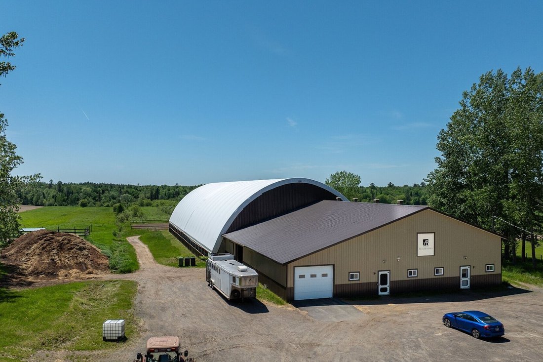 Farm Ranch in Neuville, Quebec, Canada 3 - 18186052
