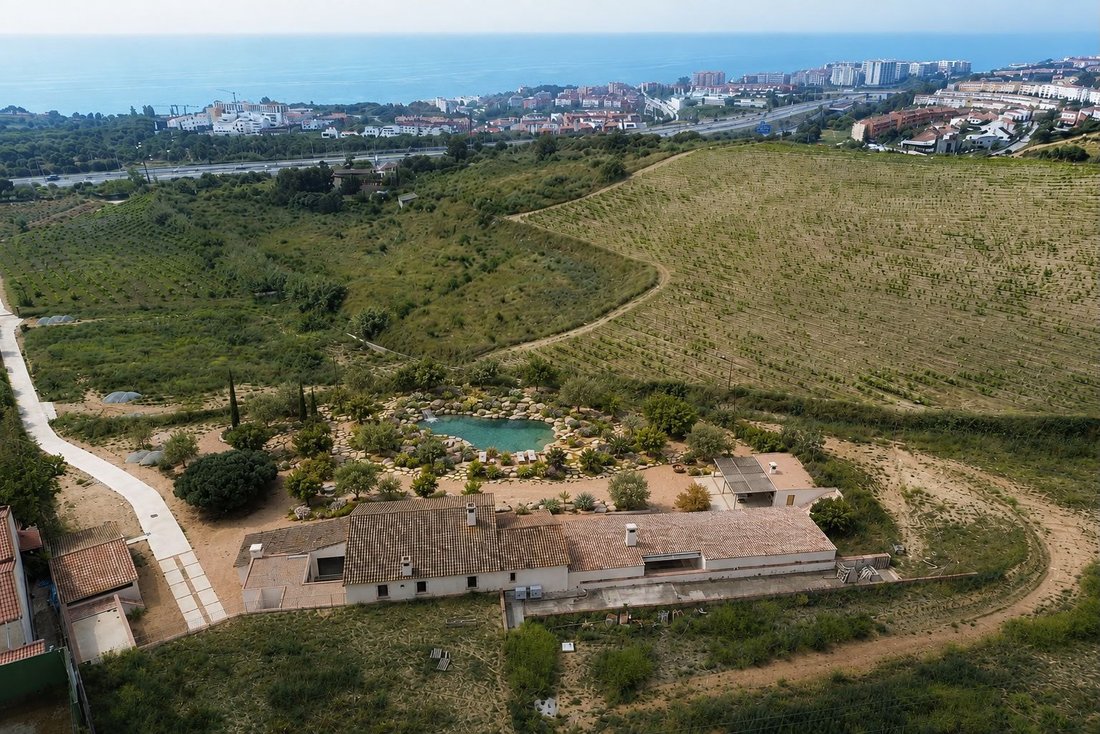 Villa in Tiana, Catalonia, Spain 3 - 18185490