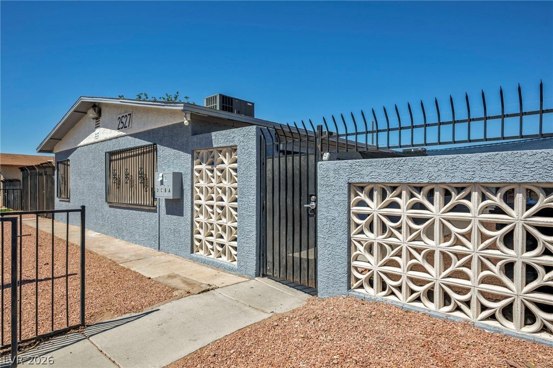 North Las Vegas, Nevada, United States 2 - 18095188