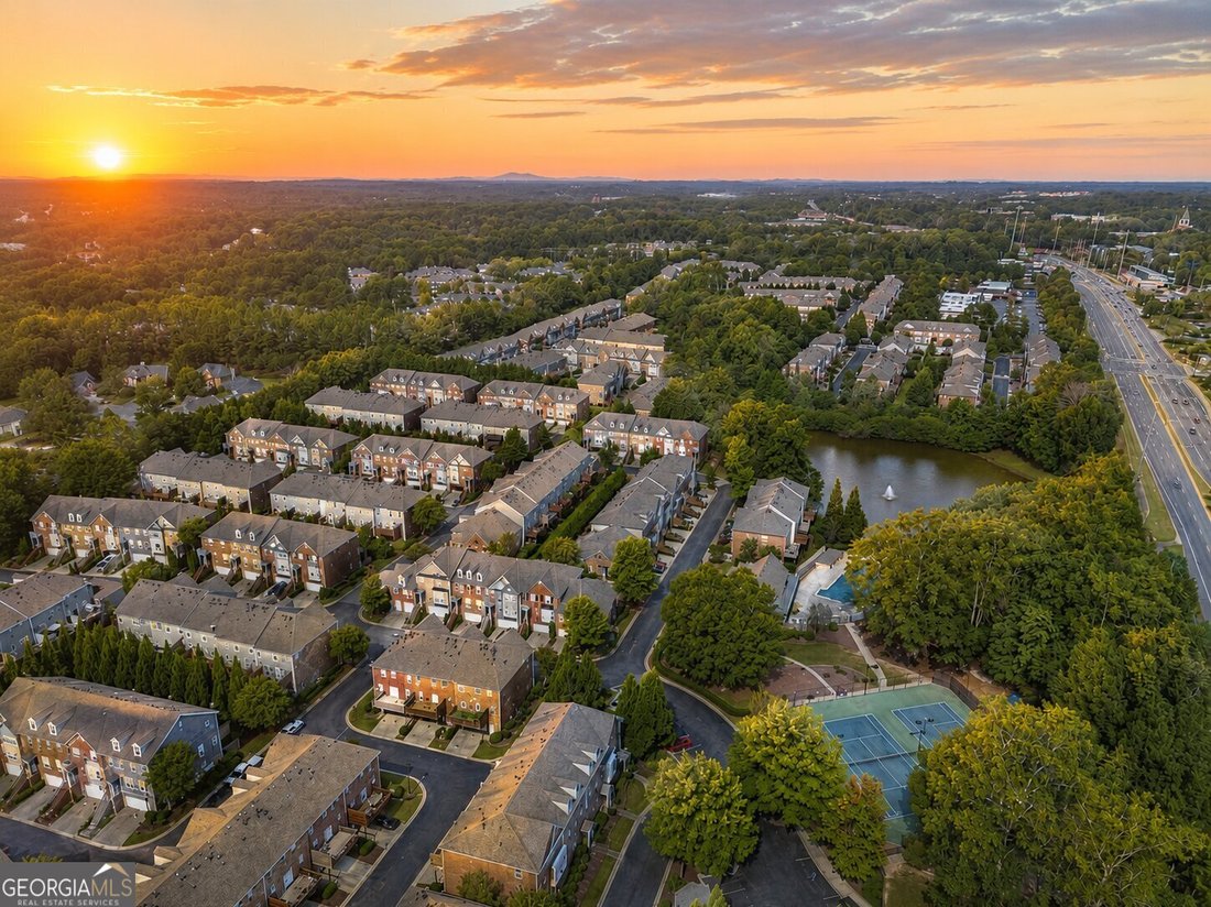 Townhouse in Johns Creek, Georgia, United States 3 - 18185093