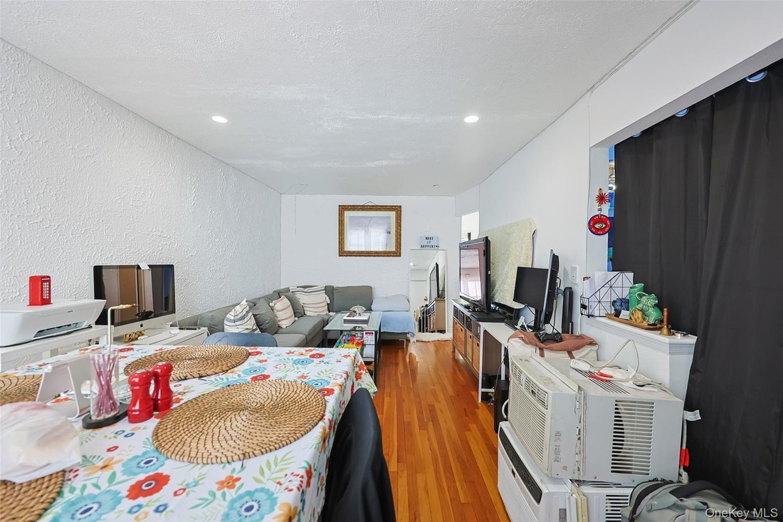 House in New York, New York, United States 4 - 16981040