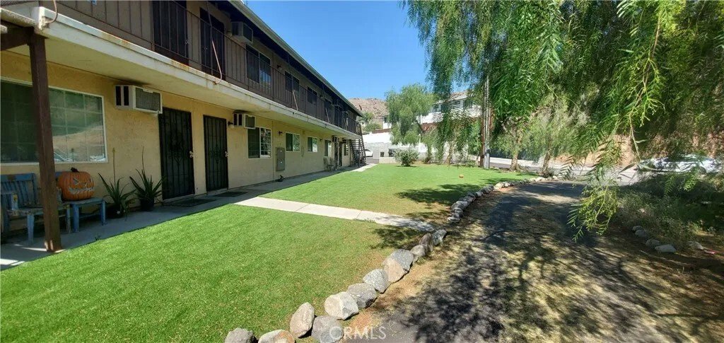 Santa Clarita, California, United States 3 - 16526204