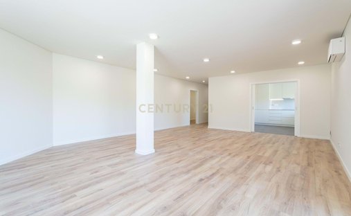 Apartment in Santa Clara, Lisbon, Portugal 1