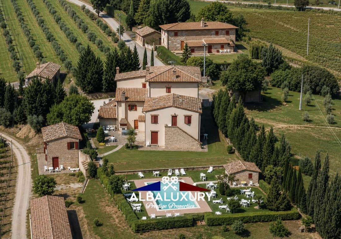 Villa in Chianciano Terme, Tuscany, Italy 1 - 16726356