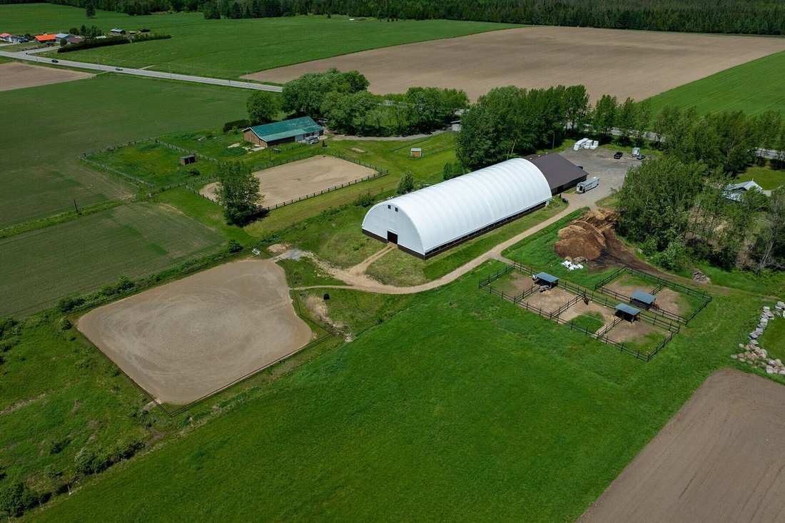 Farm Ranch in Neuville, Quebec, Canada 4 - 18186052