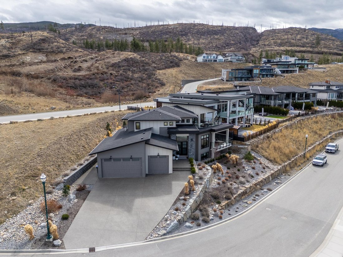 House in Kelowna, British Columbia, Canada 2 - 18074132