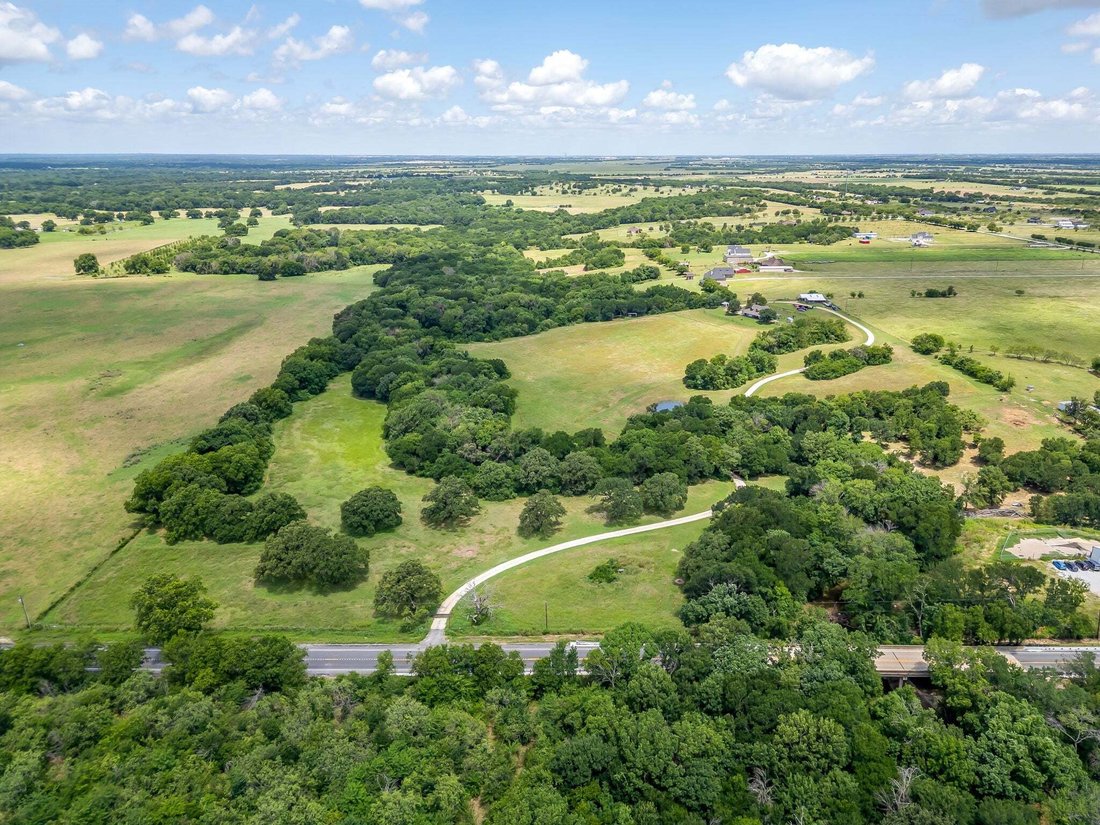 Farm Ranch in Grandview, Texas, United States 3 - 18185275