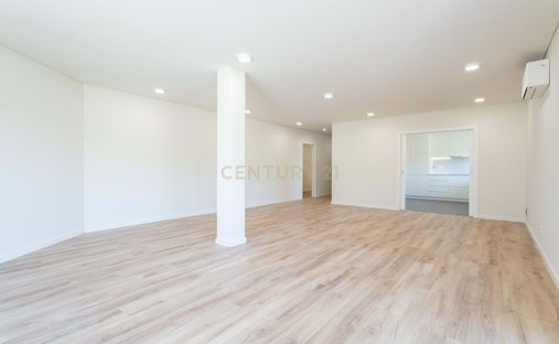 Apartment in Santa Clara, Lisbon, Portugal 1