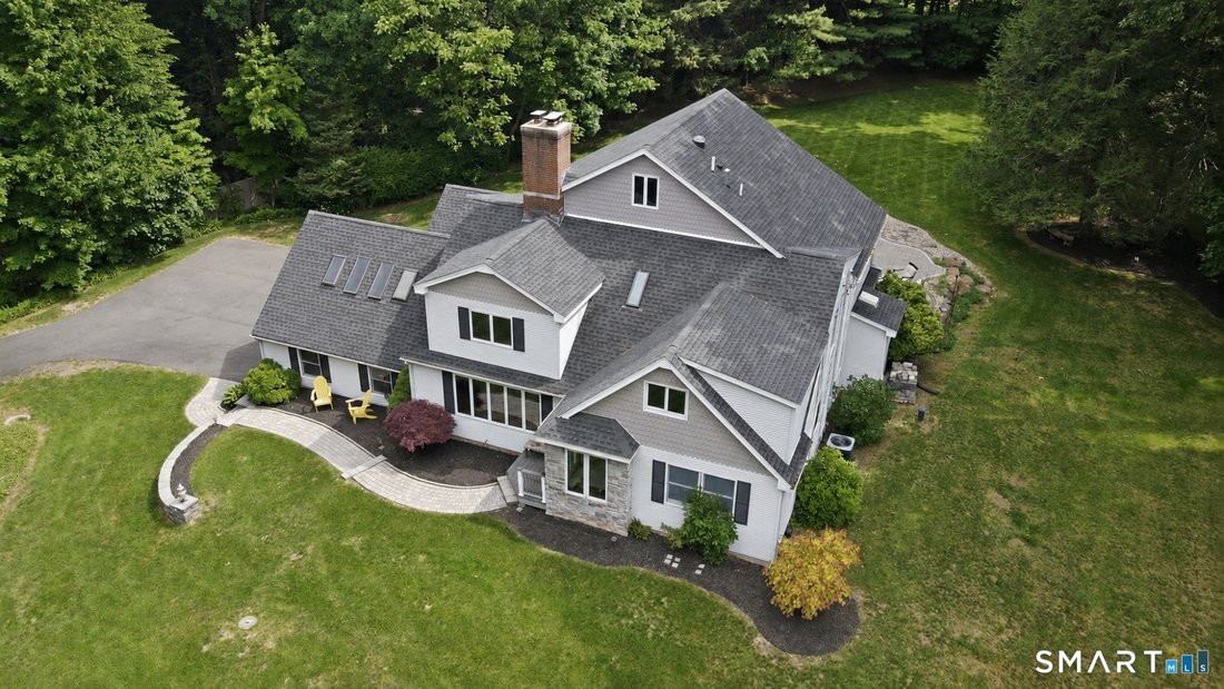 House in Southington, Connecticut, United States 3 - 18184781