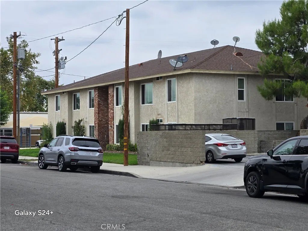 Santa Clarita, California, United States 3 - 16526238