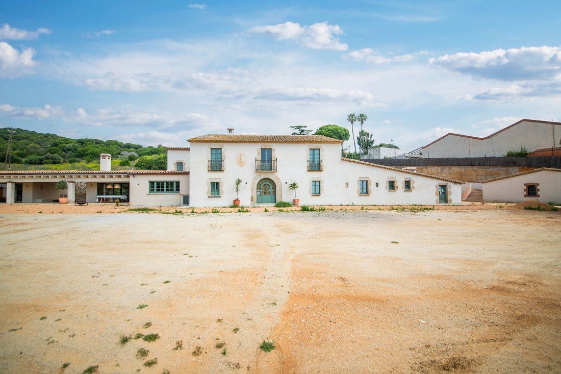 Villa in Tiana, Catalonia, Spain 5 - 18185490