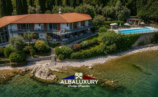 Villa in Center, Toscolano, Lombardy 1