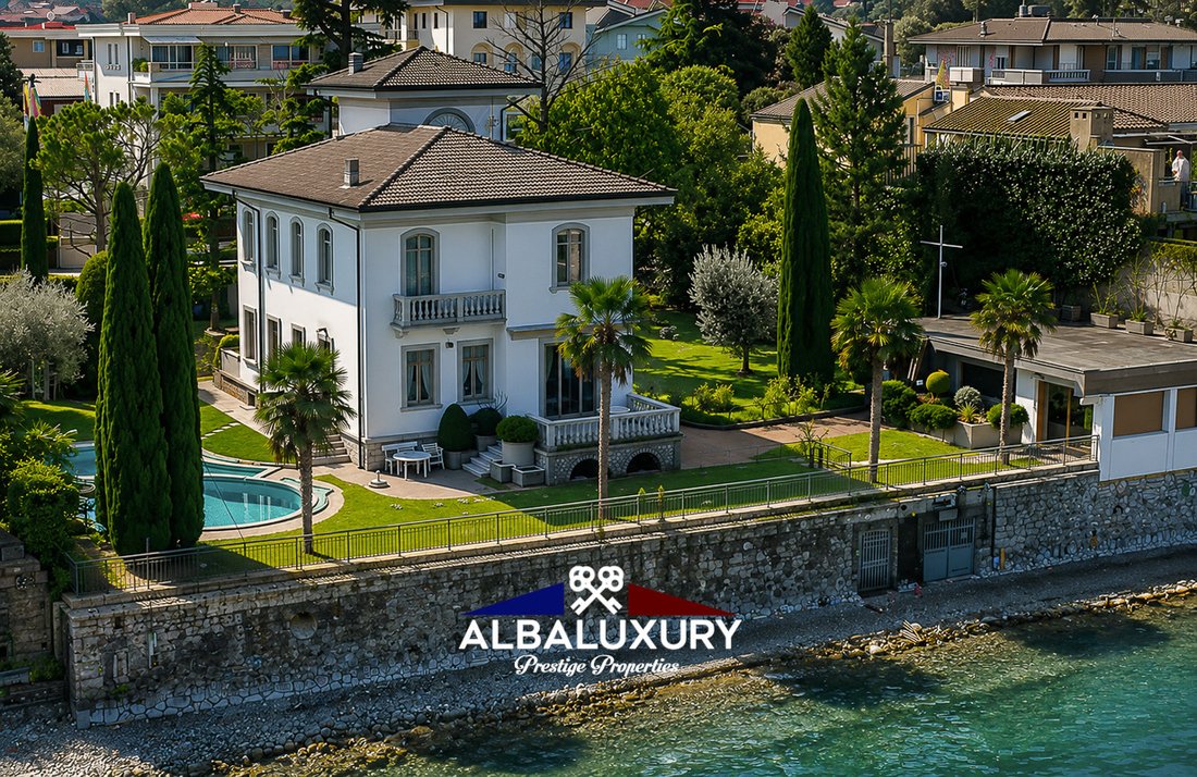 Villa in Historic Center, Desenzano del Garda, Lombardy 1 - 15318564