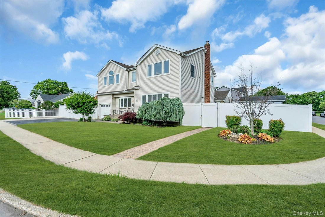 House in Massapequa, New York, United States 2 - 18182329