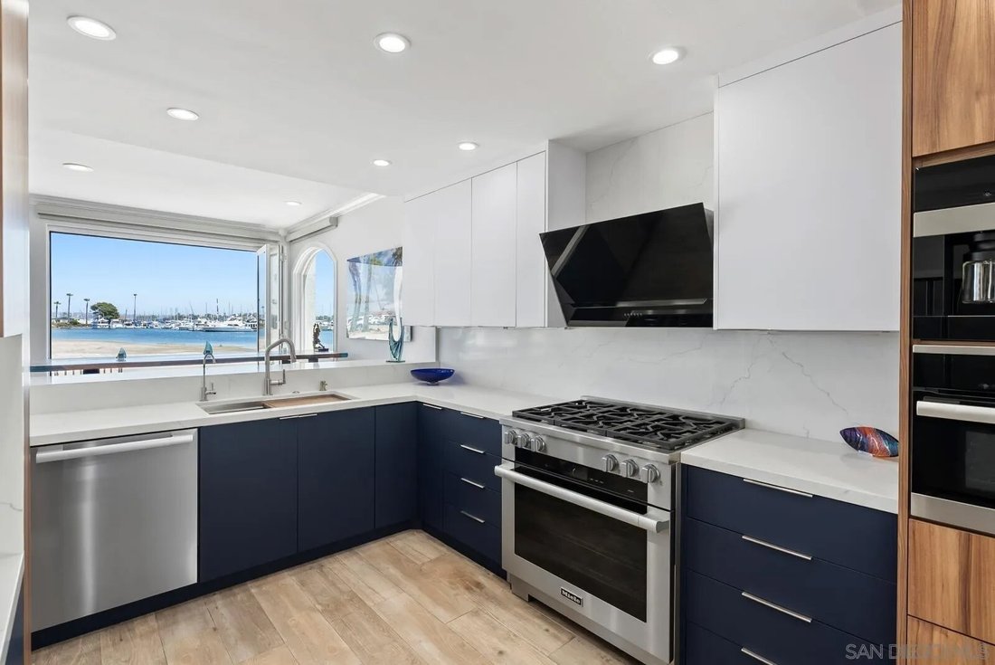 Condo in San Diego, California, United States 4 - 18184872