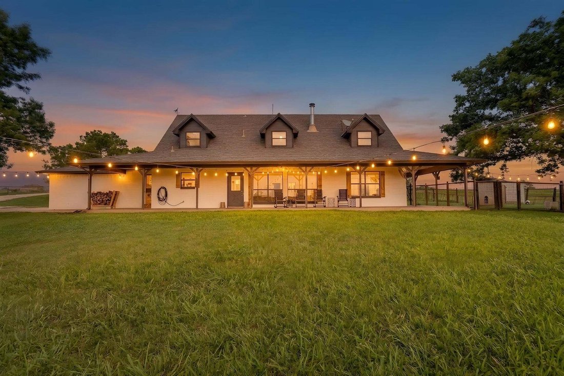 Farm Ranch in Grandview, Texas, United States 1 - 18185275