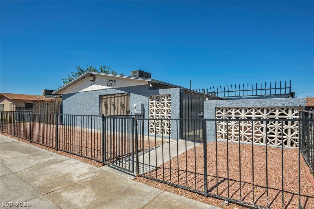 North Las Vegas, Nevada, United States 3 - 18095188