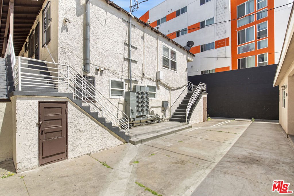 Los Angeles, California, United States 5 - 18184999